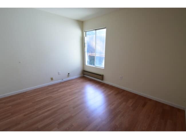Building Photo - 239 D St