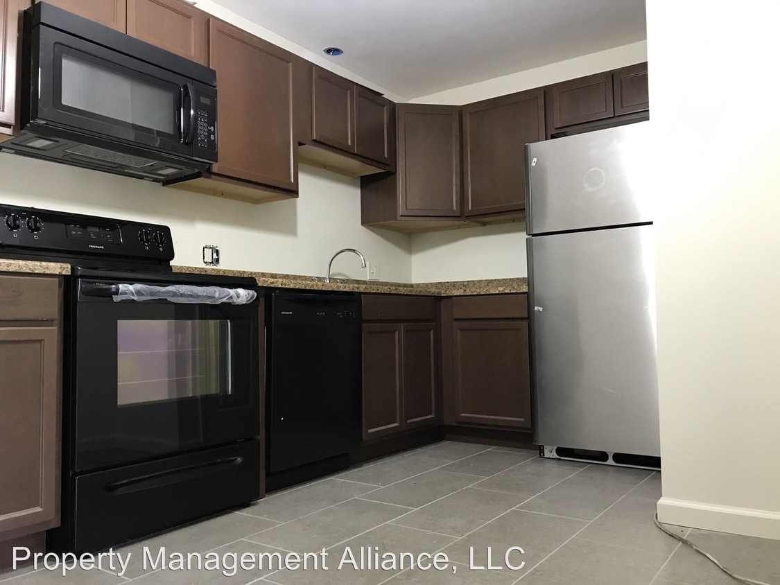 Primary Photo - 2 br, 1 bath Apartment - 109 Essex Street