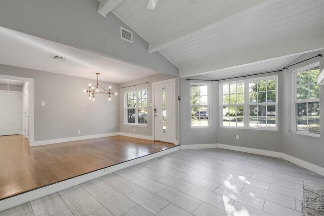 Foto del edificio - 4805 Brighton Rd