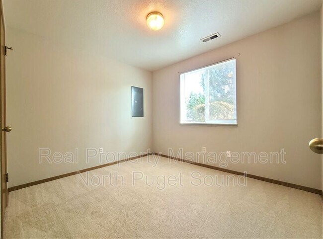 Building Photo - 1414 128th Dr NE