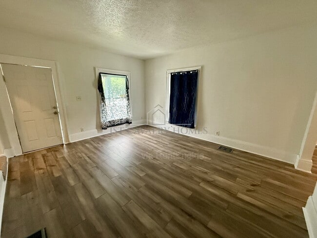 Building Photo - 895 Beardsley St