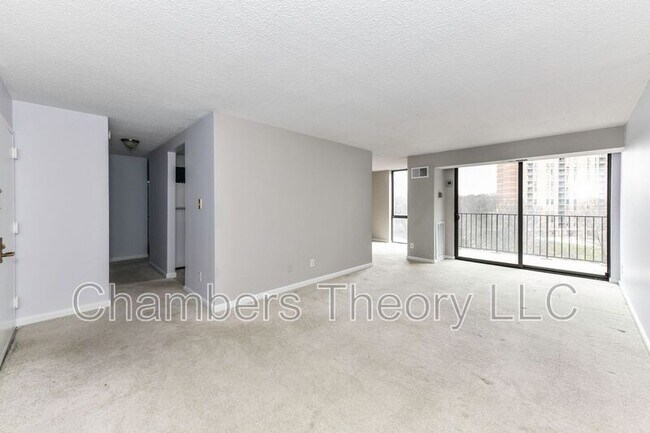 Building Photo - 2300 Pimmit Dr
