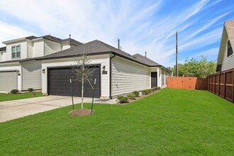 Building Photo - 15013 Almeece St