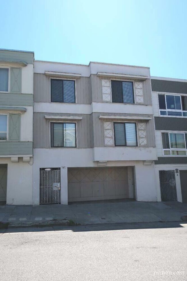 Building Photo - 1535 Irving St