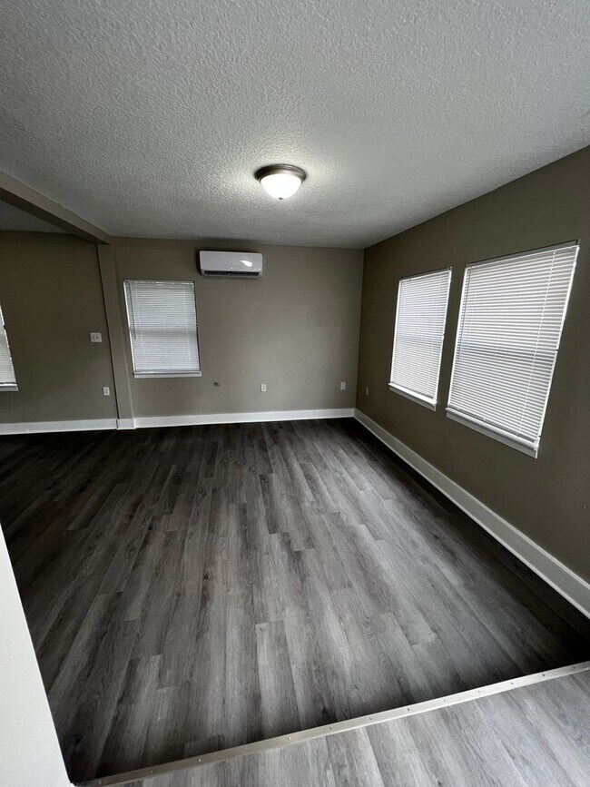 Foto del edificio - 2425 Dolphin Ave