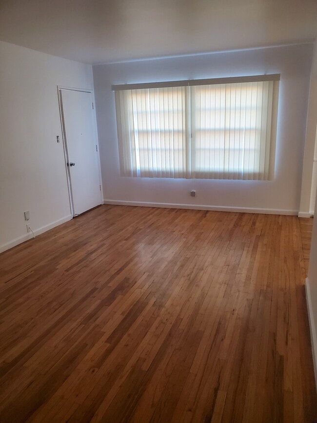 Living Room - 11259 Hatteras St