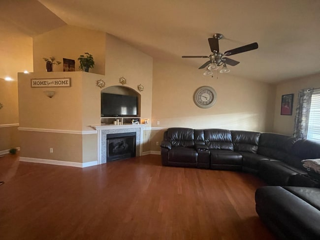 Building Photo - 879 Vandenburg Dr