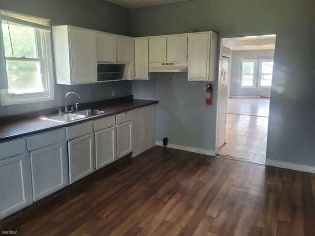 Building Photo - 3 br, 1 bath House - 503 West 8th Street