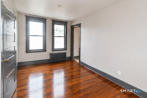 Building Photo - 2341 Barnum Ave