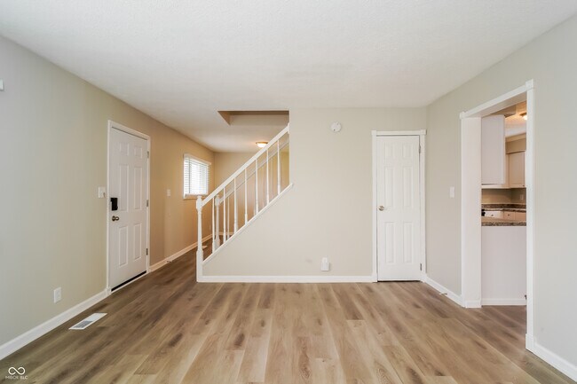 Foto del edificio - 1290 Tanglewood Dr
