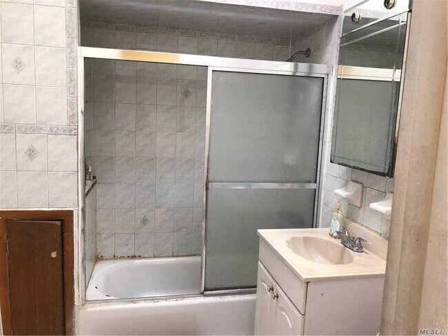 Foto del edificio - 88-30 162nd St