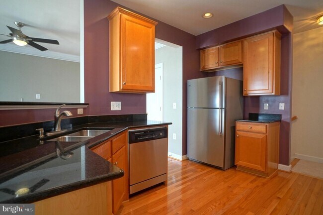 Foto del edificio - 2515 Einstein St