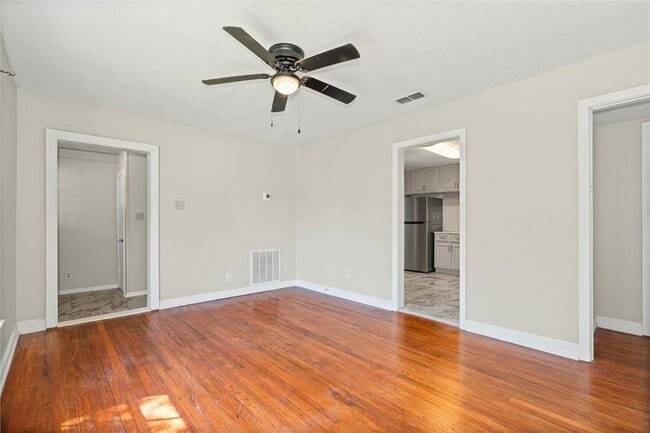 Foto del edificio - 555 Shady Oak Dr