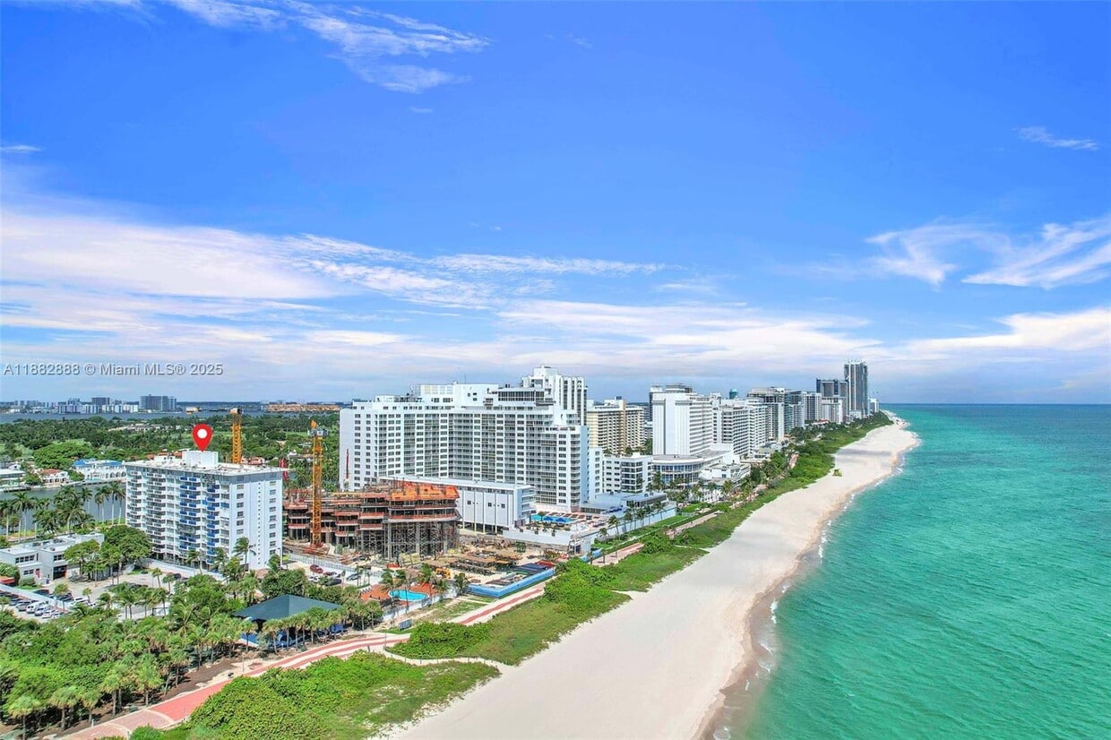Primary Photo - 5313 Collins Ave