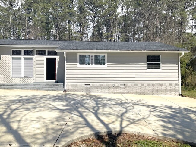 Building Photo - 4880 Fieldgreen Dr