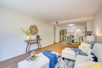 Building Photo - West Bay Village