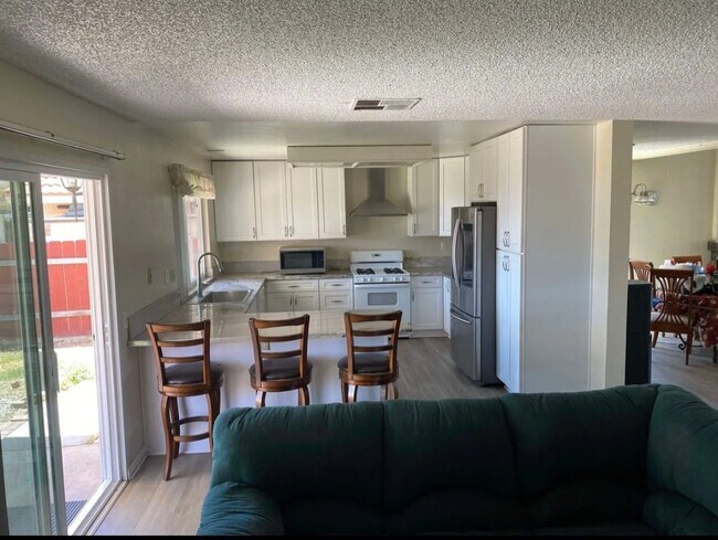 Foto del edificio - Bay Terraces East Detached home with Mount...