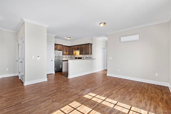 Building Photo - 320 51st St