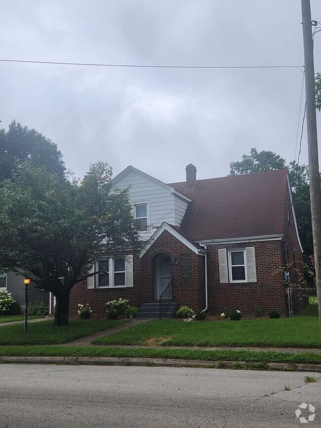 Building Photo - 318 E Park Pl