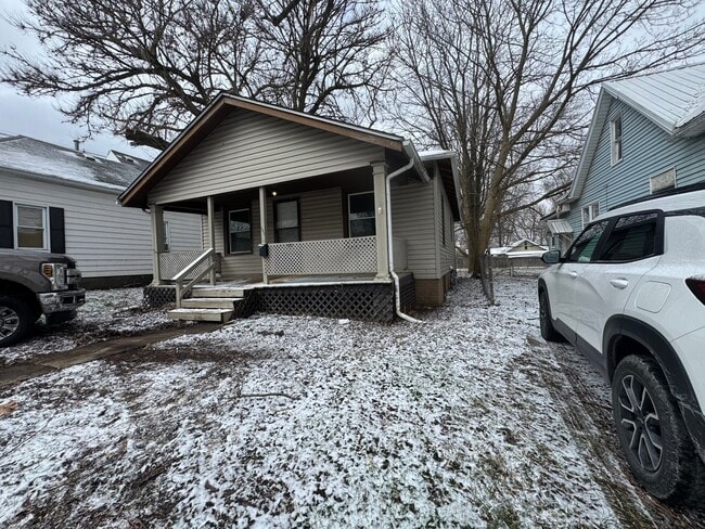 Building Photo - 1311 N Walnut Grove Ave