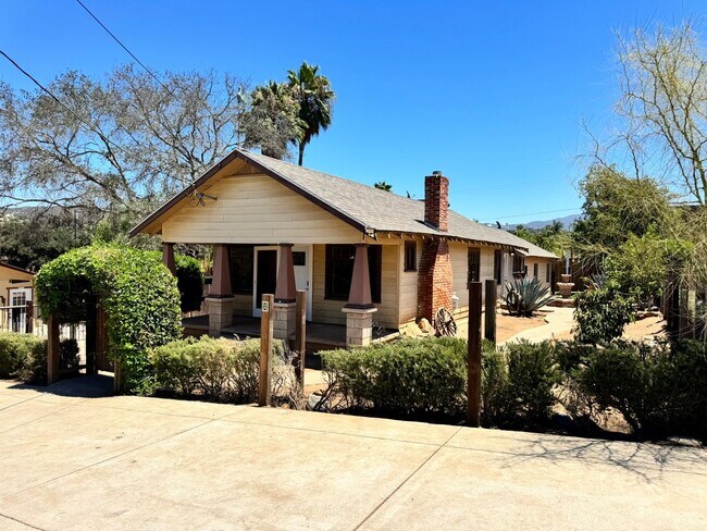 Foto del edificio - 3BD/2BA HOME off Old Hwy 80, Ample Parking...