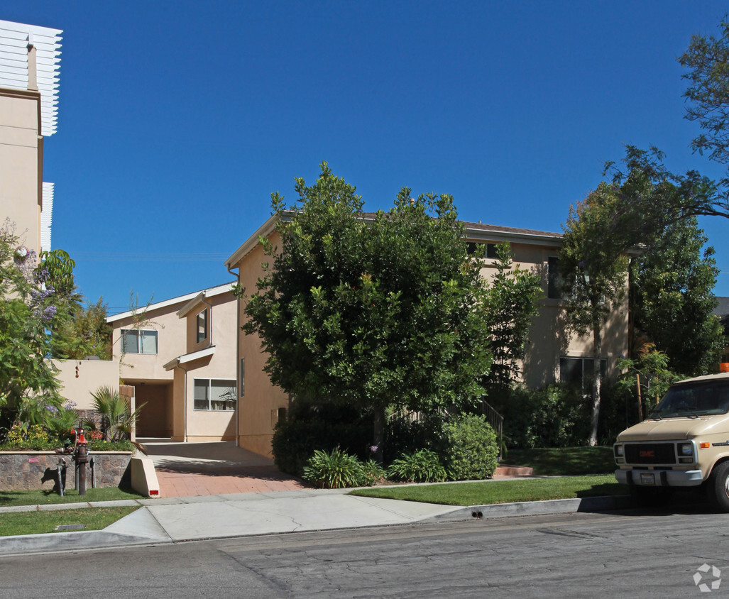 Primary Photo - 553 E Angeleno Ave