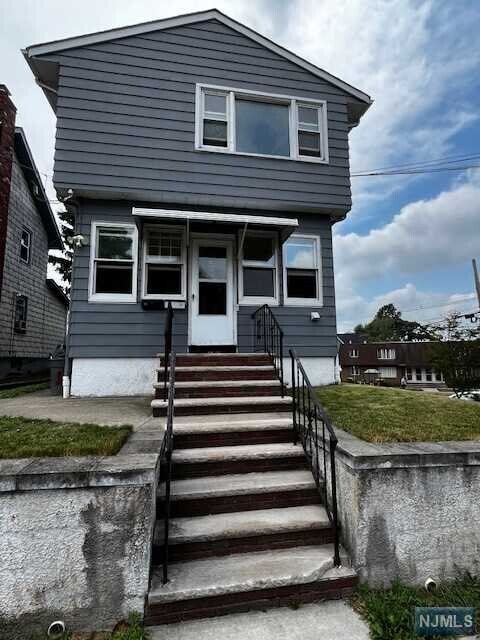 Primary Photo - 1 Laurel Pl