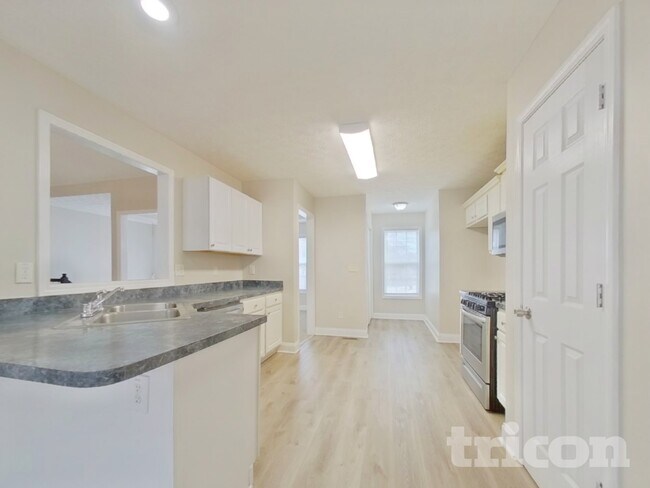 Foto del edificio - 718 Creekridge Ct