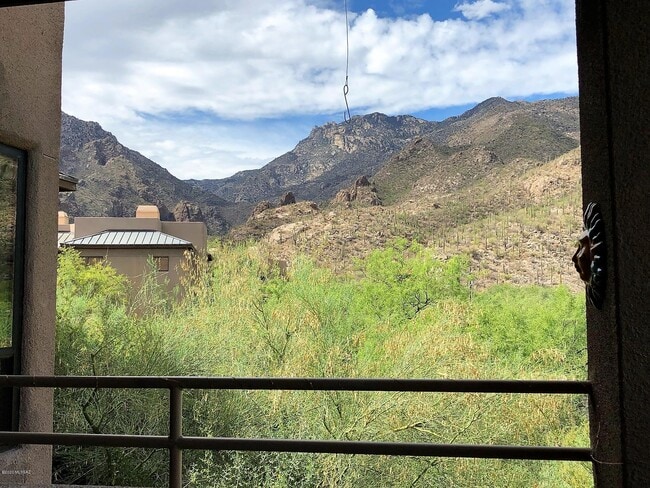 Building Photo - 6655 N Canyon Crest Dr