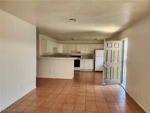 Building Photo - 3437 E Cheyenne Ave