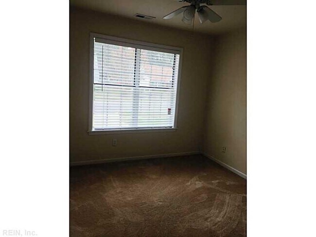 Building Photo - 1530 Hummingbird Ln