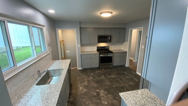 Building Photo - 15140 Lennane