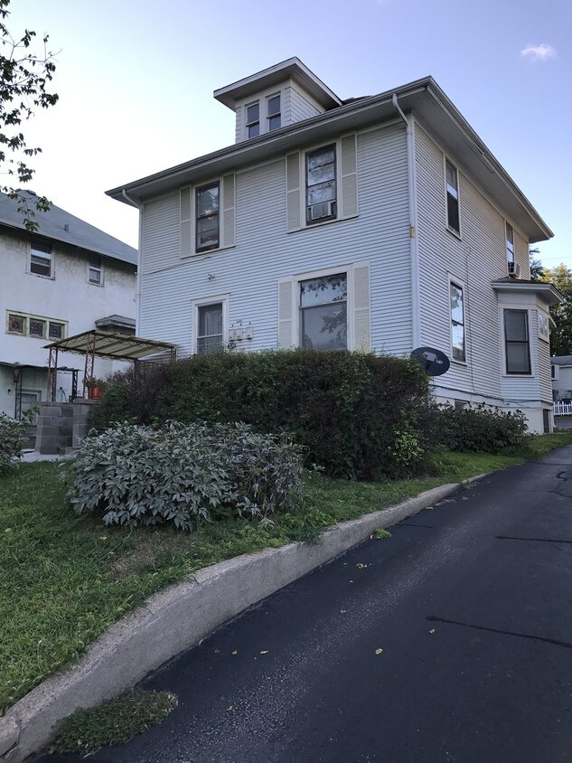 Primary Photo - 3550 Cass St