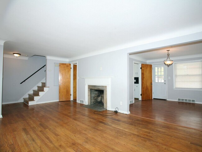 Foto del edificio - 4 Bedroom - 1.5 Bath Colonial available fo...