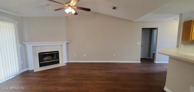 Foto del edificio - 3804 Hideaway Lane