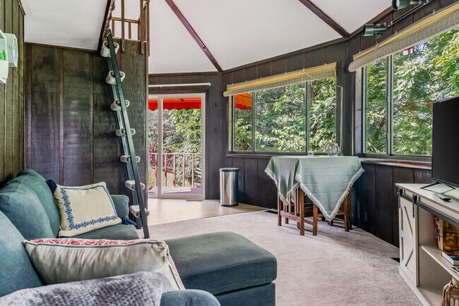 Foto del edificio - 325 Poplar Hill Ln