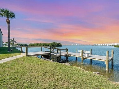 Foto del edificio - 200 S Banana River Blvd