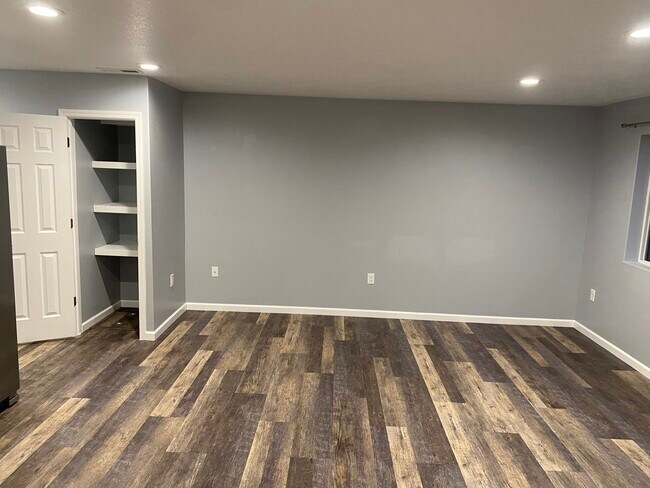 Espacio habitable principal y armario - 2209 Jefferson Ct SE