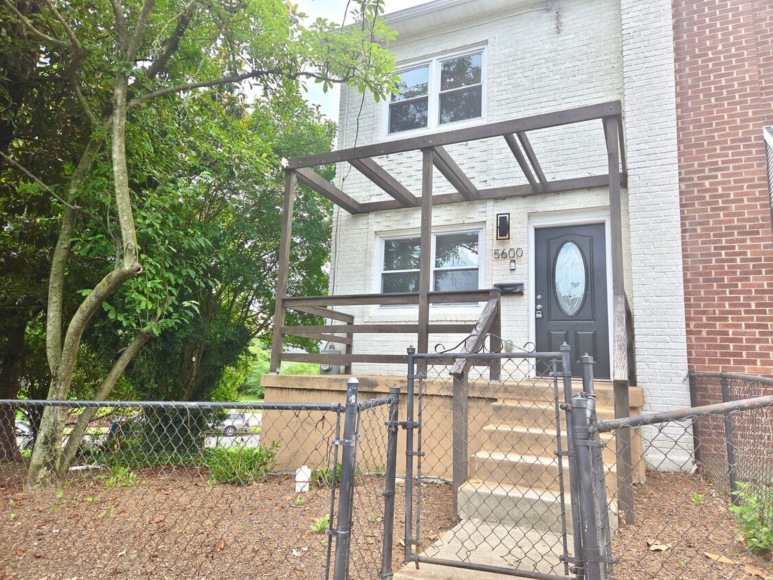 Beautiful 3 BR/2.5 BA Semi-Detached Home i... - Beautiful 3 BR/2.5 BA Semi-Detached Home i...