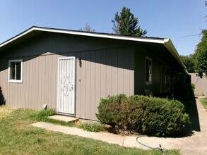 Building Photo - 317 Bessie St