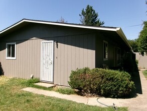 Building Photo - 317 Bessie St