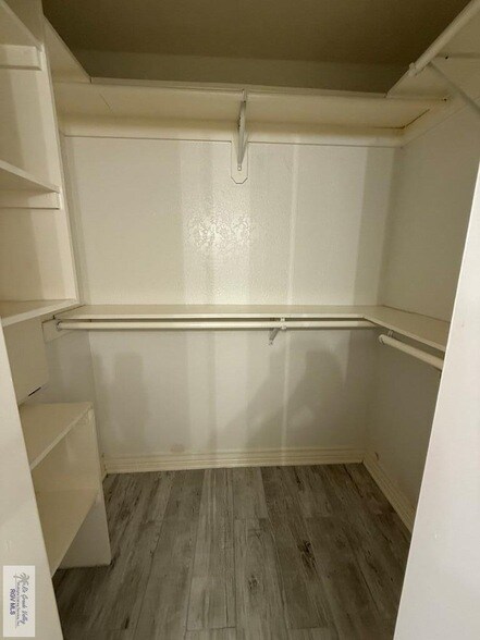 Foto del edificio - 48 Pizarro Ave