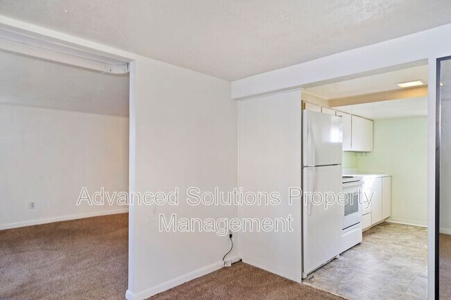 Building Photo - 1590/1592 E Laird Ave