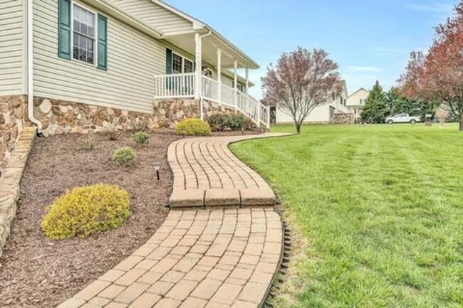 Building Photo - 3 Bedroom || 3 Bathroom Home in Moneta