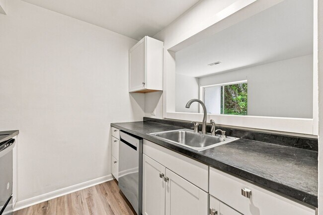 Foto del edificio - 1243 Cedars Ct