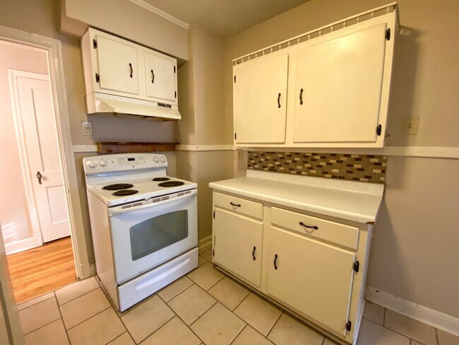 Foto del edificio - 3 bedroom 1 bath near the university of Memphis