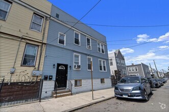Building Photo - 5 Van Cleef St