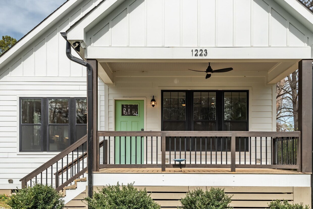 Primary Photo - Custom 3-bedroom Home in Hillsborough