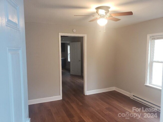 Building Photo - 299 Malvern Dr SW
