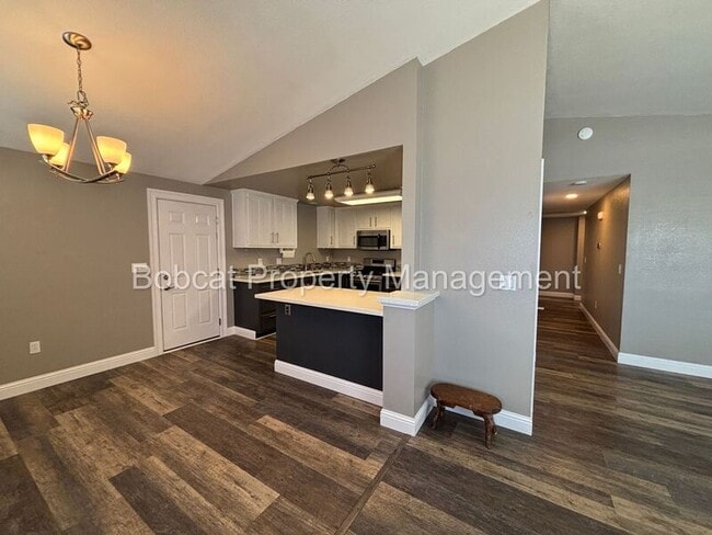 Building Photo - 2066 Southridge Ct